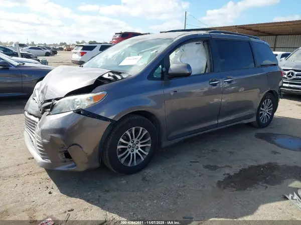 5TDYZ3DC9KS997532 2019 TOYOTA SIENNA - Image 2
