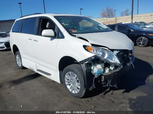 5TDYZ3DC9KS997594 2019 TOYOTA SIENNA - Image 1