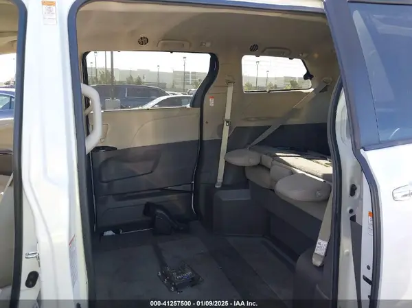 5TDYZ3DC9KS997594 2019 TOYOTA SIENNA - Image 8