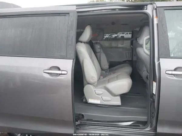 5TDYZ3DC9KS998910 2019 TOYOTA SIENNA - Image 8
