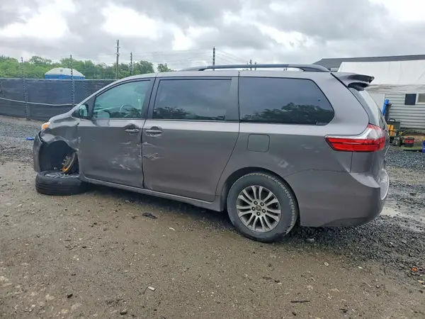 5TDYZ3DC9LS025611 2020 TOYOTA SIENNA - Image 2