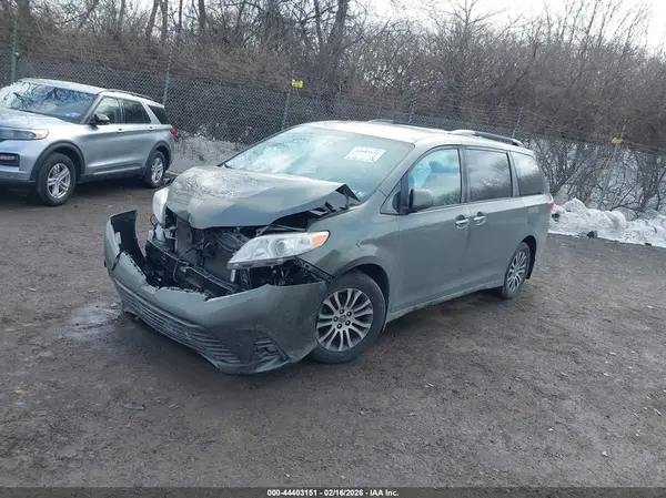 5TDYZ3DC9LS027505 2020 TOYOTA SIENNA - Image 2