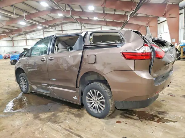 5TDYZ3DC9LS030369 2020 TOYOTA SIENNA - Image 2