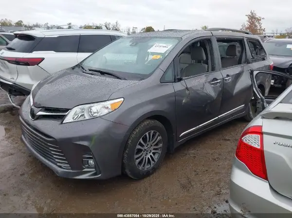 5TDYZ3DC9LS031232 2020 TOYOTA SIENNA - Image 2