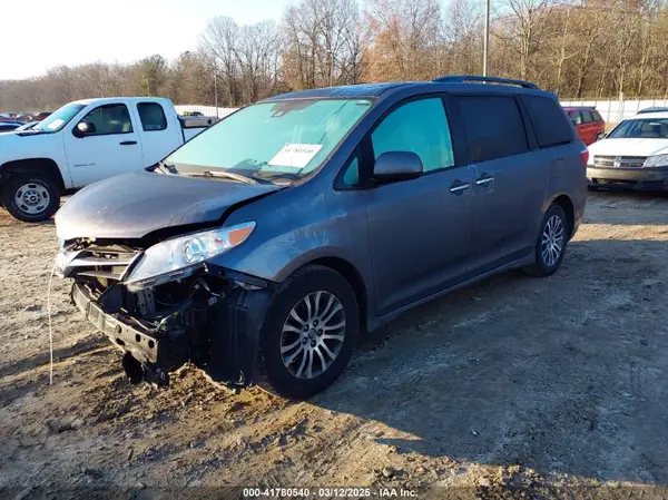 5TDYZ3DC9LS036771 2020 TOYOTA SIENNA - Image 2