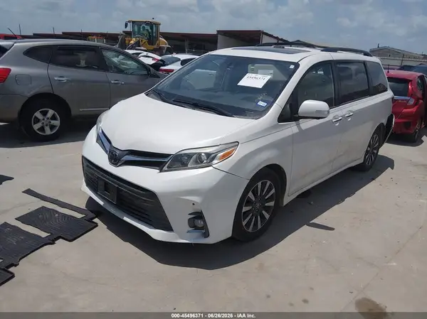 5TDYZ3DC9LS037631 2020 TOYOTA SIENNA - Image 2