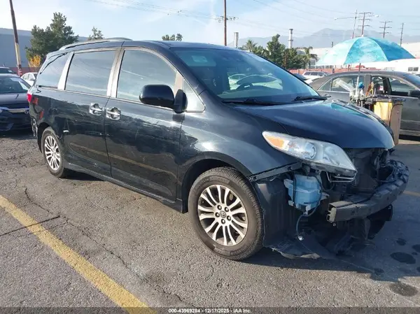5TDYZ3DC9LS039976 2020 TOYOTA SIENNA - Image 1