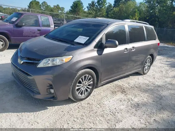5TDYZ3DC9LS044465 2020 TOYOTA SIENNA - Image 2