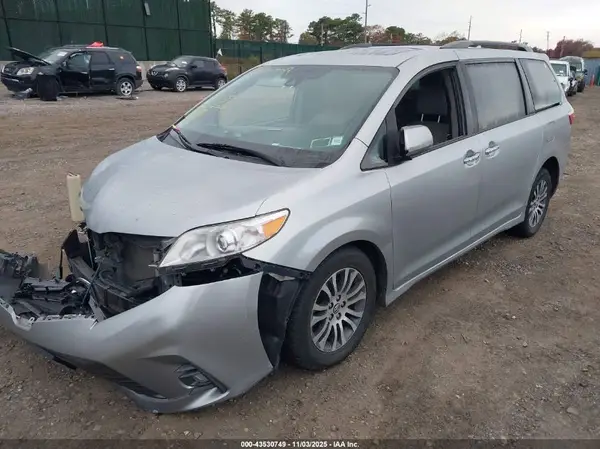 5TDYZ3DC9LS047446 2020 TOYOTA SIENNA - Image 2