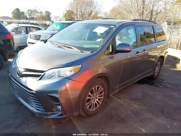 5TDYZ3DC9LS049066 2020 TOYOTA SIENNA - Image 2