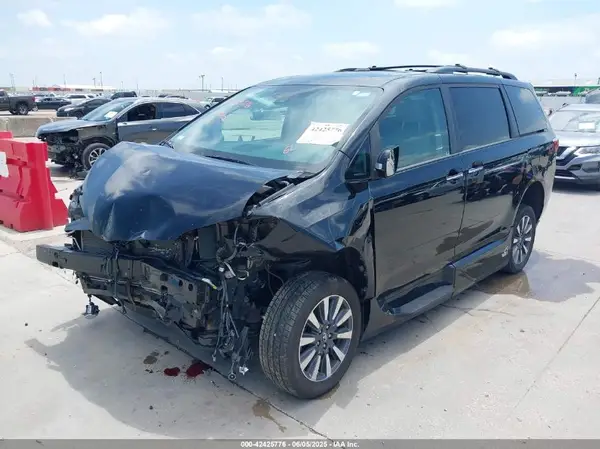 5TDYZ3DC9LS049746 2020 TOYOTA SIENNA - Image 2