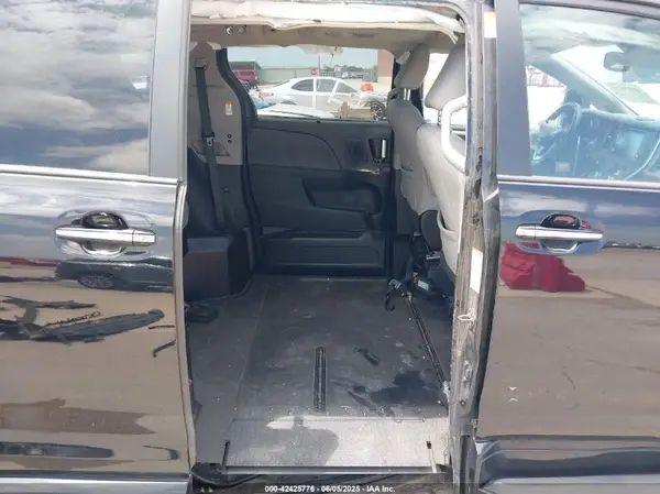 5TDYZ3DC9LS049746 2020 TOYOTA SIENNA - Image 8
