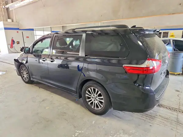 5TDYZ3DC9LS054557 2020 TOYOTA SIENNA - Image 2
