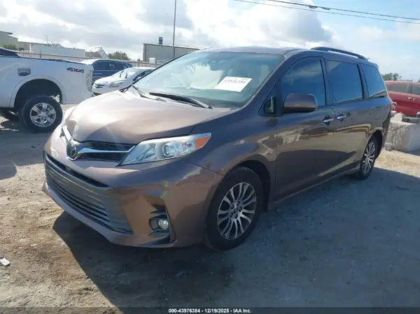 5TDYZ3DC9LS058950 2020 TOYOTA SIENNA - Image 2