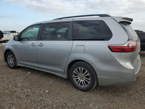 5TDYZ3DC9LS063503 2020 TOYOTA SIENNA - Image 2