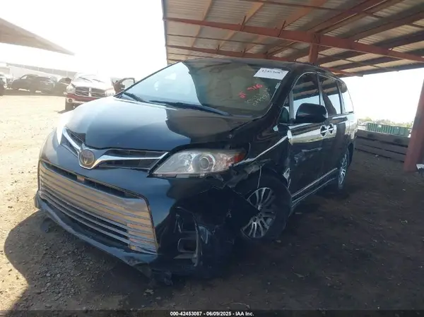 5TDYZ3DC9LS077997 2020 TOYOTA SIENNA - Image 2