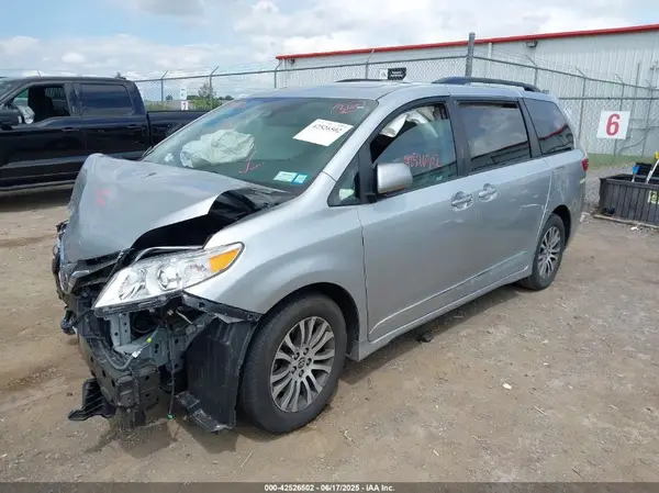 5TDYZ3DC9LS080706 2020 TOYOTA SIENNA - Image 2