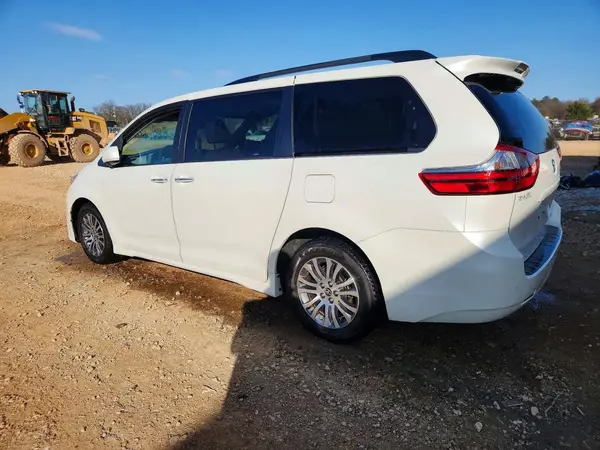 5TDYZ3DC9LS082388 2020 TOYOTA SIENNA - Image 2