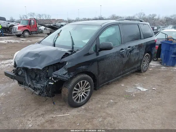 5TDYZ3DC9LS086084 2020 TOYOTA SIENNA - Image 2