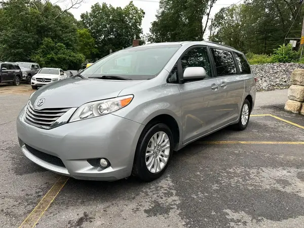 5TDYZ3DCXHS766454 2017 TOYOTA SIENNA - Image 1