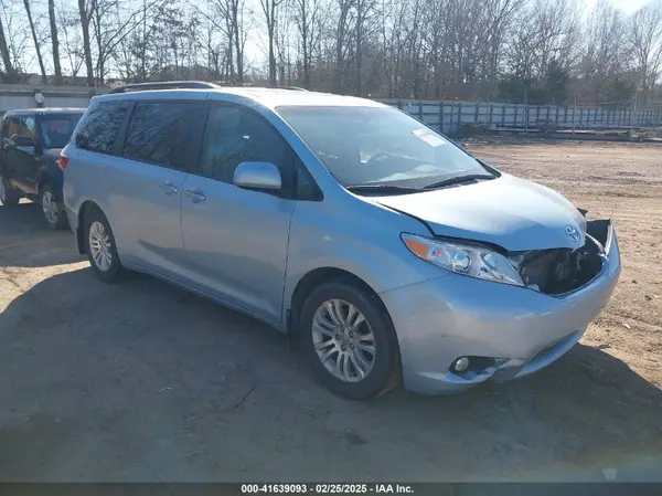 5TDYZ3DCXHS767278 2017 TOYOTA SIENNA - Image 1