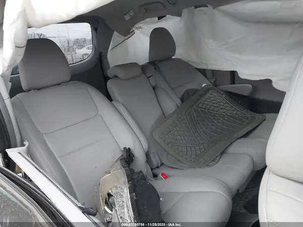 5TDYZ3DCXHS767751 2017 TOYOTA SIENNA - Image 8