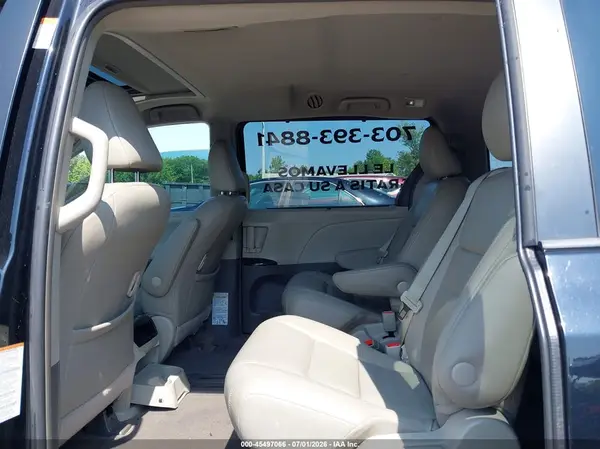 5TDYZ3DCXHS768818 2017 TOYOTA SIENNA - Image 8