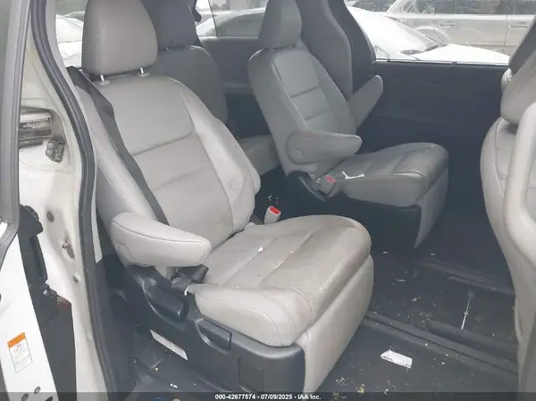 5TDYZ3DCXHS769385 2017 TOYOTA SIENNA - Image 8