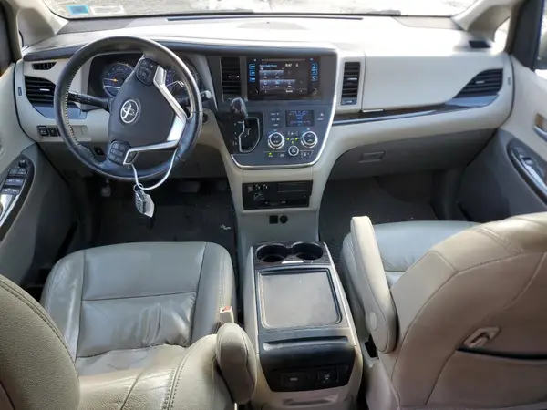 5TDYZ3DCXHS769421 2017 TOYOTA SIENNA - Image 8