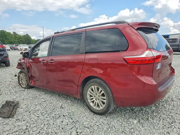 5TDYZ3DCXHS770763 2017 TOYOTA SIENNA - Image 2