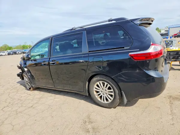 5TDYZ3DCXHS778474 2017 TOYOTA SIENNA - Image 2