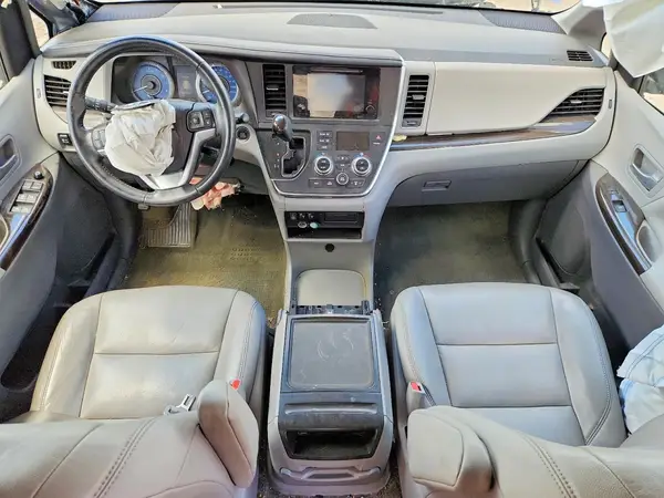 5TDYZ3DCXHS778927 2017 TOYOTA SIENNA - Image 8