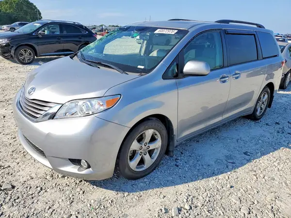 5TDYZ3DCXHS779737 2017 TOYOTA SIENNA - Image 1