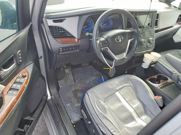 5TDYZ3DCXHS780211 2017 TOYOTA SIENNA - Image 8