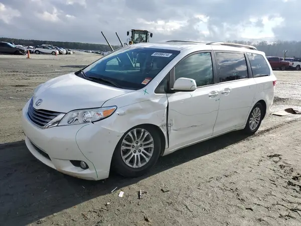 5TDYZ3DCXHS781522 2017 TOYOTA SIENNA - Image 1