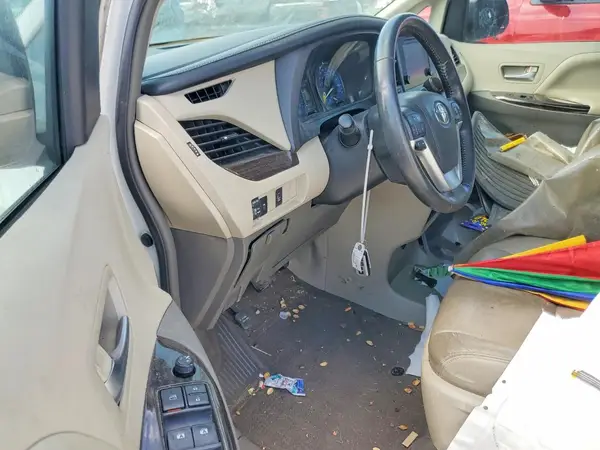 5TDYZ3DCXHS788874 2017 TOYOTA SIENNA - Image 8