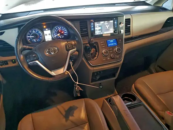 5TDYZ3DCXHS789572 2017 TOYOTA SIENNA - Image 8