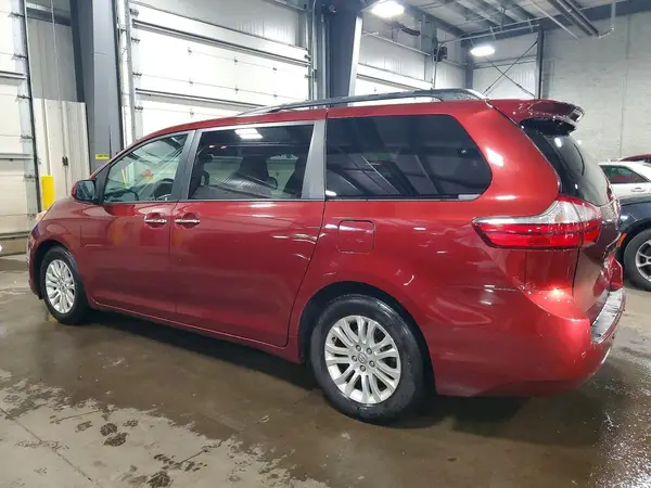 5TDYZ3DCXHS798594 2017 TOYOTA SIENNA - Image 2