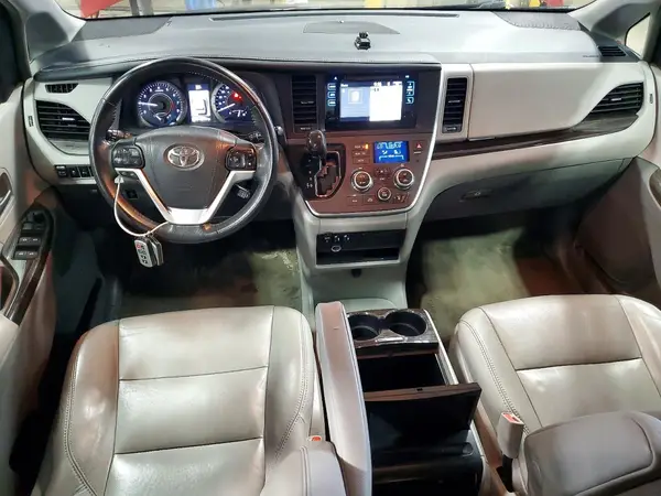 5TDYZ3DCXHS798594 2017 TOYOTA SIENNA - Image 8