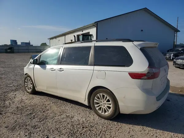 5TDYZ3DCXHS798904 2017 TOYOTA SIENNA - Image 2