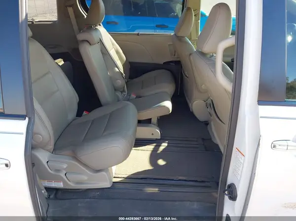 5TDYZ3DCXHS799664 2017 TOYOTA SIENNA - Image 8