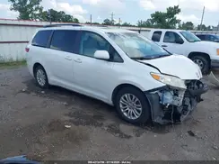 5TDYZ3DCXHS801591 2017 TOYOTA SIENNA