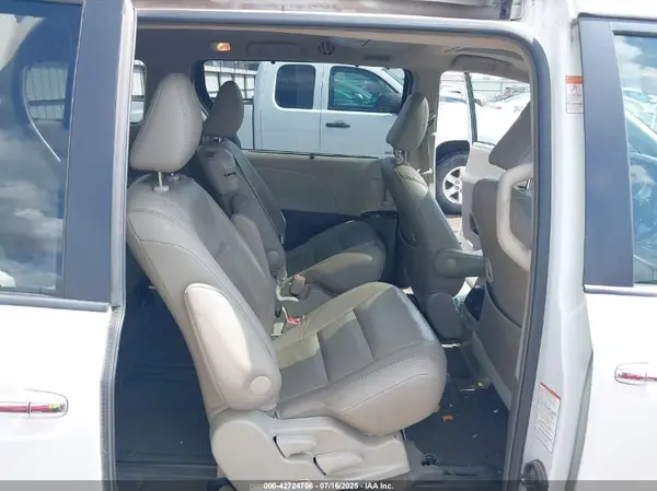 5TDYZ3DCXHS801591 2017 TOYOTA SIENNA - Image 8