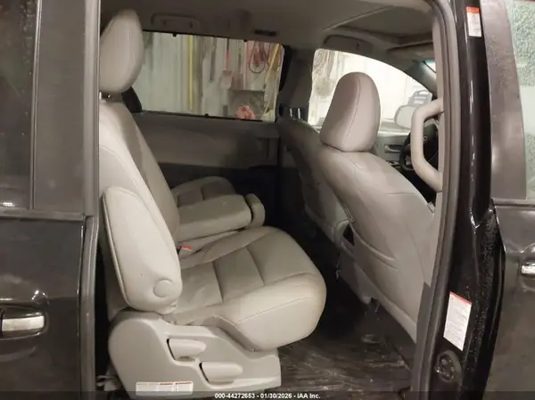 5TDYZ3DCXHS805009 2017 TOYOTA SIENNA - Image 8