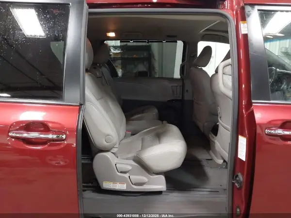 5TDYZ3DCXHS805768 2017 TOYOTA SIENNA - Image 8