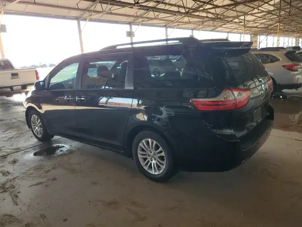 5TDYZ3DCXHS808251 2017 TOYOTA SIENNA - Image 2