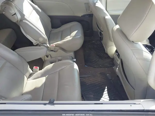 5TDYZ3DCXHS809741 2017 TOYOTA SIENNA - Image 8