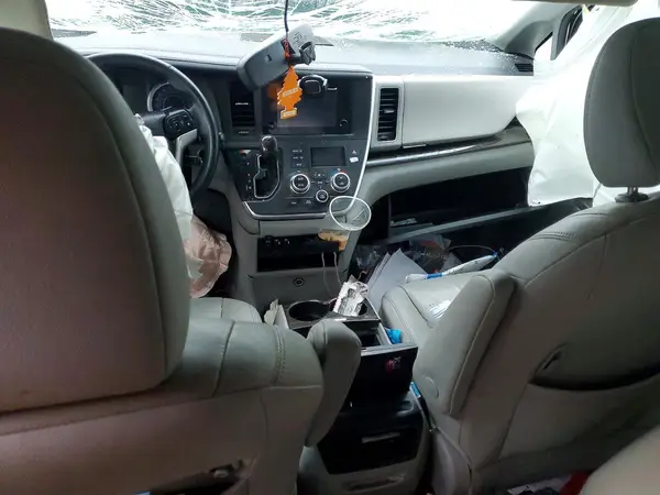 5TDYZ3DCXHS810324 2017 TOYOTA SIENNA - Image 8