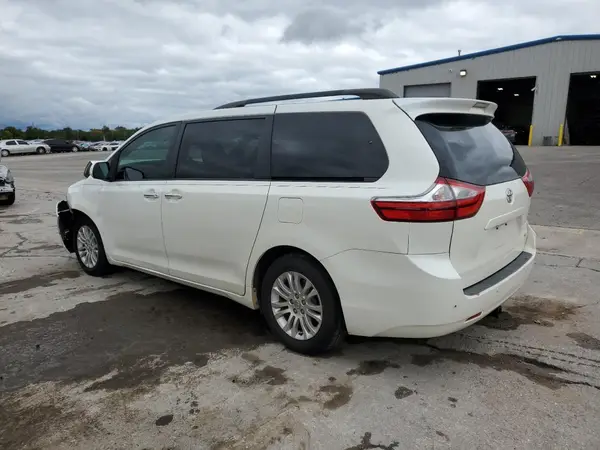 5TDYZ3DCXHS811117 2017 TOYOTA SIENNA - Image 2