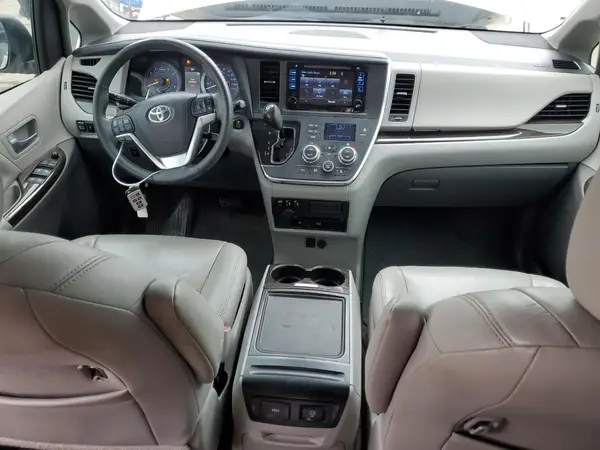 5TDYZ3DCXHS811117 2017 TOYOTA SIENNA - Image 8
